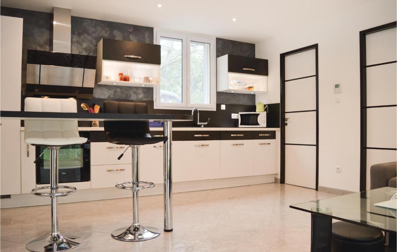 Nice Home In Ville Di Paraso With Wifi Exterior photo